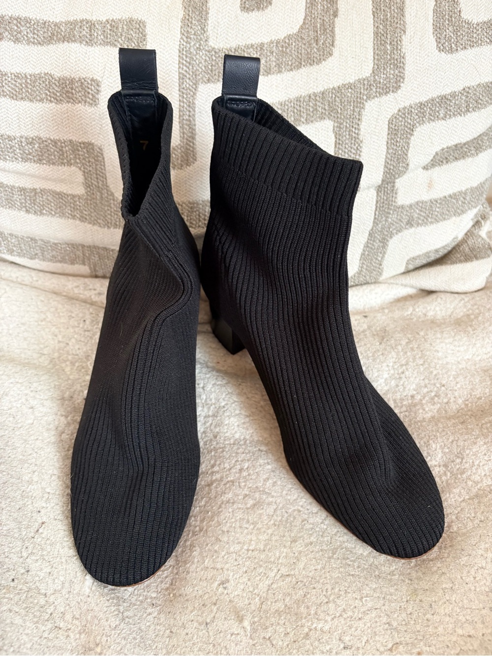 Everlane The Glove Boot Women’s Ribbed Knit Ankle Booties Size 7